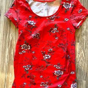 *MATERNITY* shirt size Medium